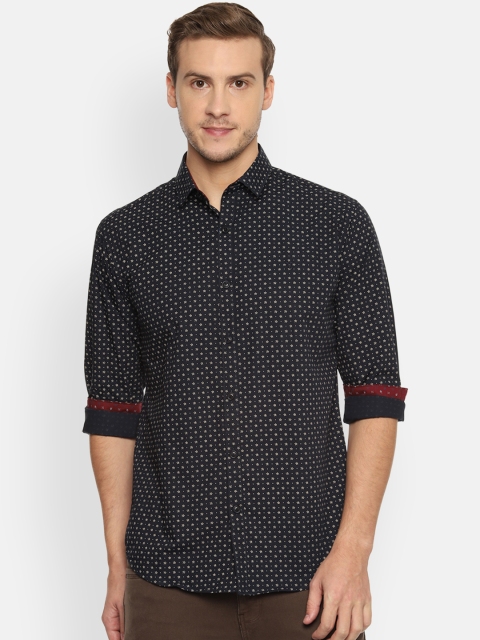 

V Dot Men Black & White Slim Fit Printed Casual Shirt