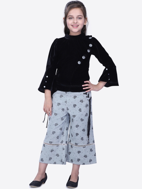 

CUTECUMBER Girls Black & Blue Solid Top with Trousers