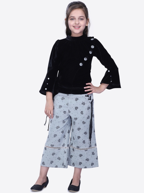 

CUTECUMBER Girls Black & Blue Solid Top with Trousers