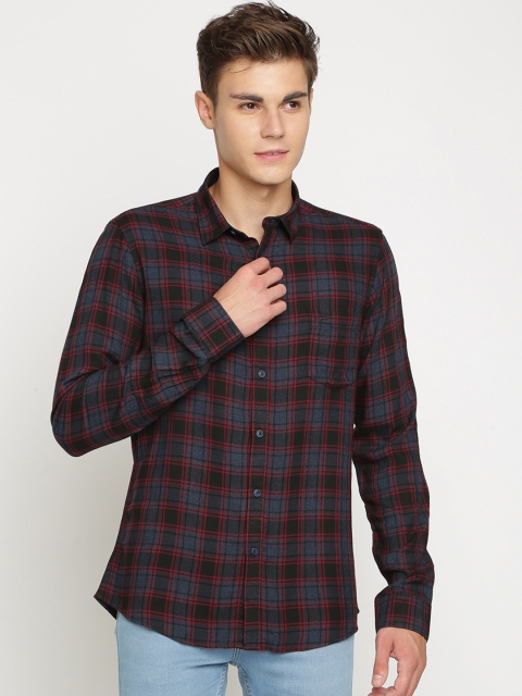 

Crocodile Men Blue & Red Slim Fit Checked Casual Shirt