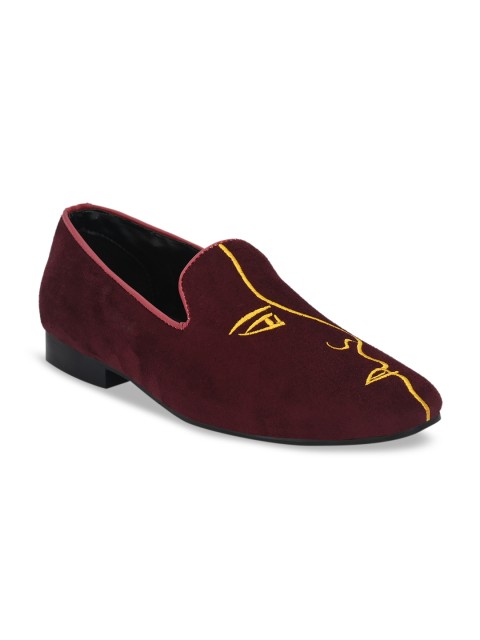 

Big Fox Men Maroon & Yellow Woven Design Loafers