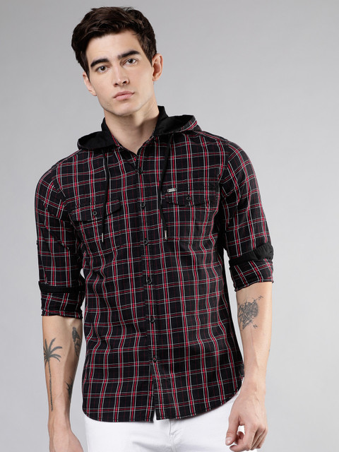 

LOCOMOTIVE Men Black & Red Slim Fit Checked Casual Shirt