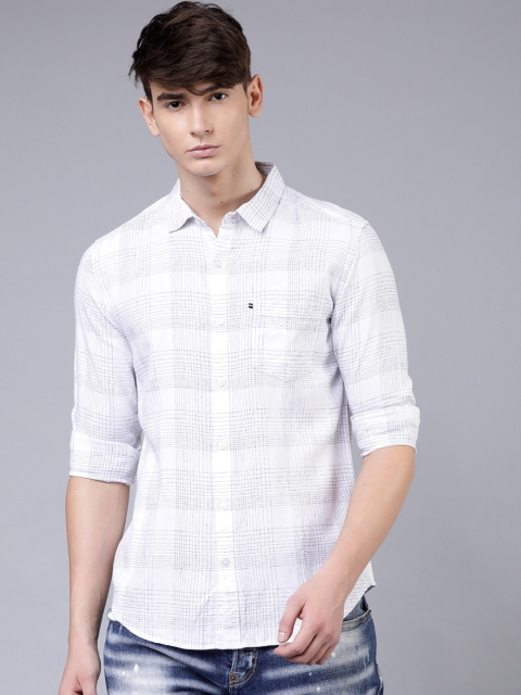 

HIGHLANDER Men White & Navy Blue Slim Fit Checked Casual Shirt