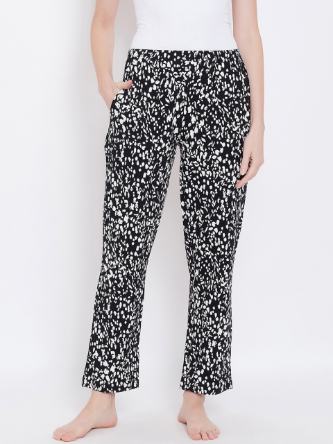 

Clovia Women Black & White Printed Lounge Pants LB0176T13XXL
