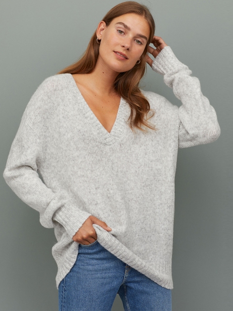 

H&M Women Grey Solid V-neck Jumper