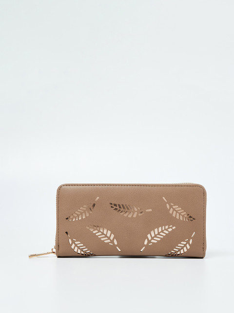 

Ginger by Lifestyle Women Brown & Gold-Toned Printed Zip Around Wallet