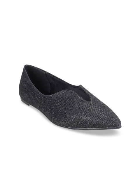 

Mochi Women Black Textured Mojaris