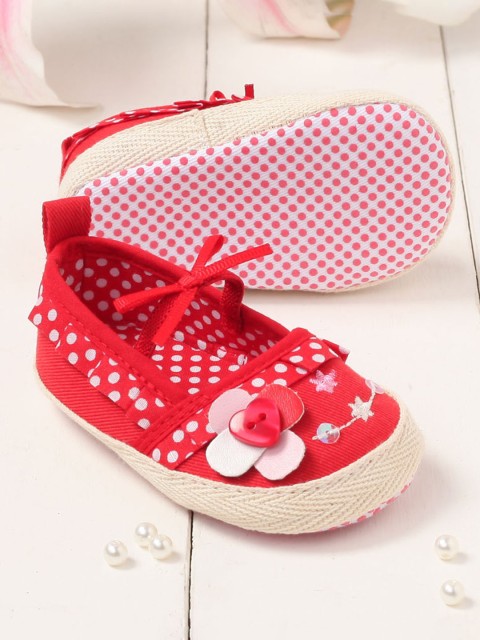 

Walktrendy Infant Girls Red Printed Booties
