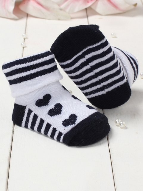 

Walktrendy Infants Black & White Printed Booties