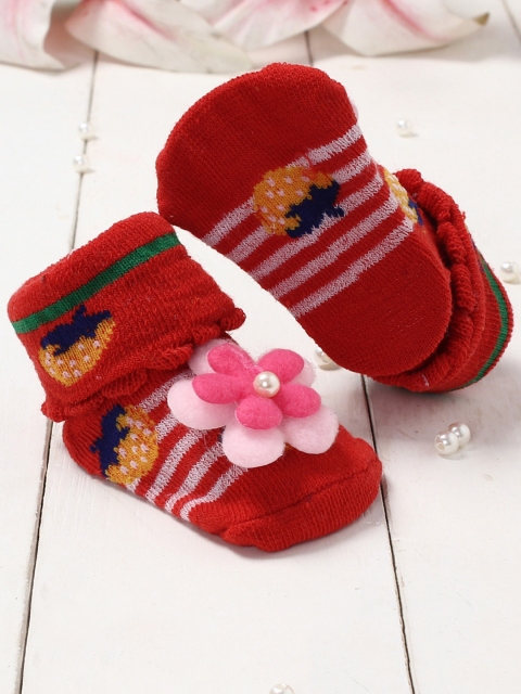 

Walktrendy Girls Red & White Cat Applique Socks