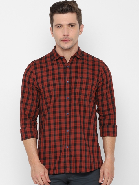 

Solly Jeans Co. Men Red & Black Regular Fit Checked Casual Shirt