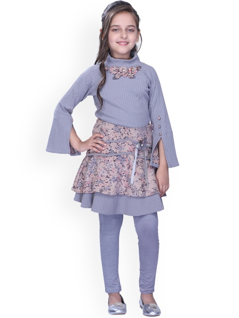 

CUTECUMBER Girls Grey & Pink Solid Top with Skirt & Leggings