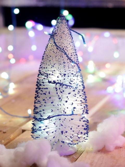 

TAYHAA White & Blue Christmas Tree Showpiece