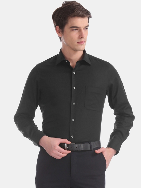 

Arrow Men Black Regular Fit Solid Semiformal Shirt