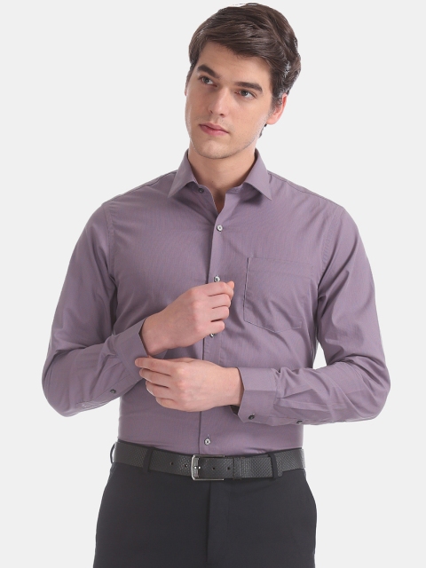 

Arrow Men Taupe Solid Slim Fit Formal Shirt
