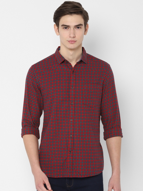 

People Men Red & Blue Regular Fit Checked Casual Shirt
