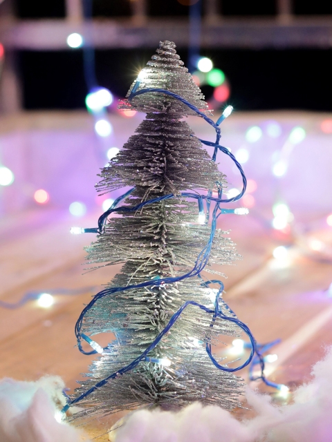 

TAYHAA Silver-Toned Christmas Tree Showpiece