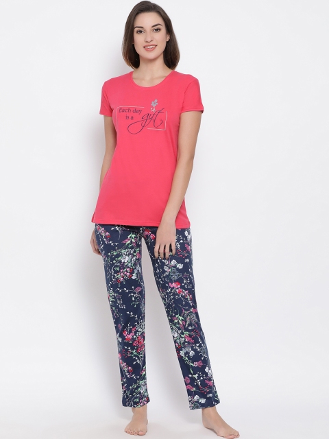 

Clovia Women Pink & Navy Blue Printed Night suit LS0472P14