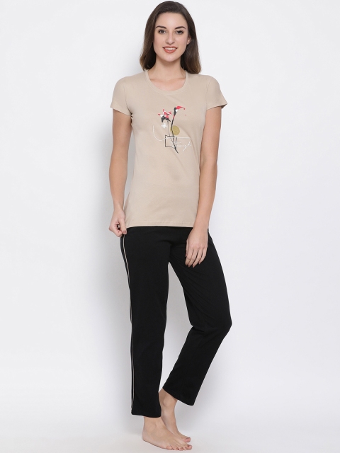 

Clovia Women Beige & Black Printed Night suit LS0487P24