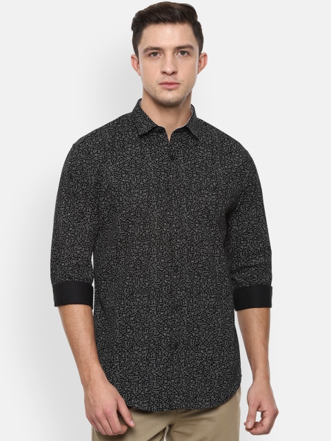

V Dot Men Black & White Slim Fit Printed Casual Shirt