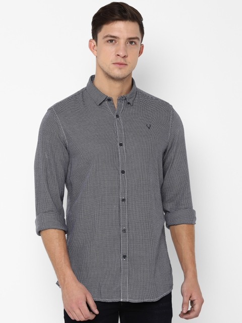

Solly Jeans Co. Men Black & White Regular Fit Printed Casual Shirt