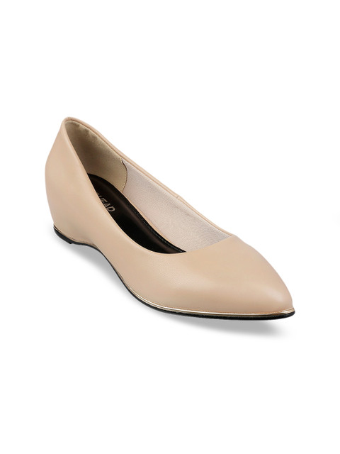 

SOLE HEAD Women Beige Solid Pumps
