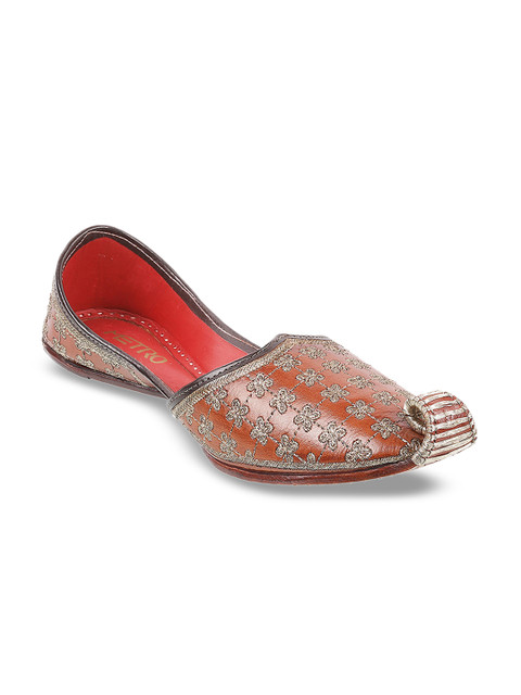 

Metro Men Brown Woven Design Leather Mojaris