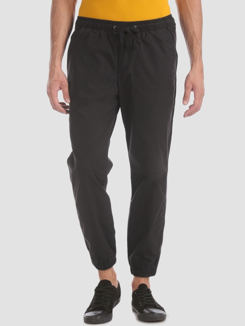 

GAP Men Black Slim Fit Solid Joggers