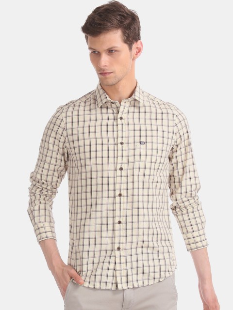 

Arrow Sport Men Beige & Black Slim Fit Checked Semiformal Shirt