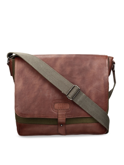 

echt Men Brown Solid Genuine Leather Messenger Bag
