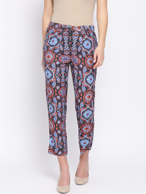 

Oxolloxo Women Blue & Red Regular Fit Printed Regular Trousers