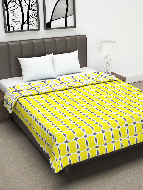 

Divine Casa Yellow & Grey Geometric AC Room 110 GSM Double Bed Dohar