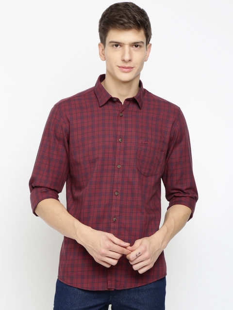 

Crocodile Men Maroon & Navy Blue Slim Fit Checked Casual Shirt