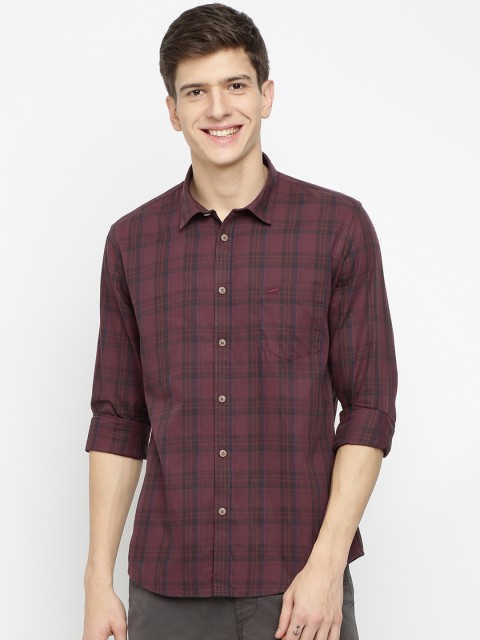

Crocodile Men Maroon & Black Slim Fit Checked Casual Shirt