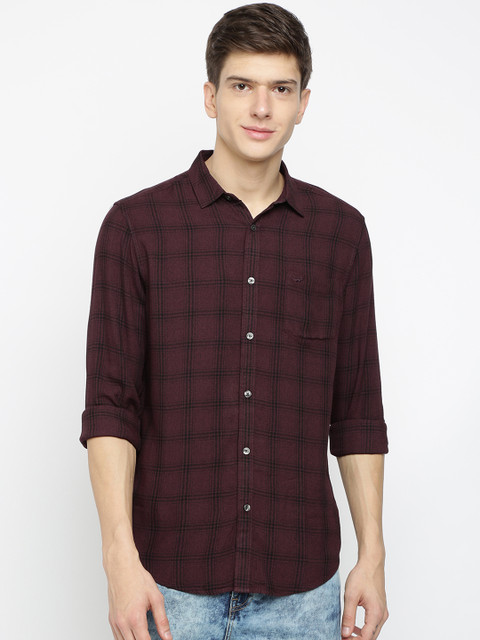 

Crocodile Men Maroon & Black Slim Fit Checked Casual Shirt