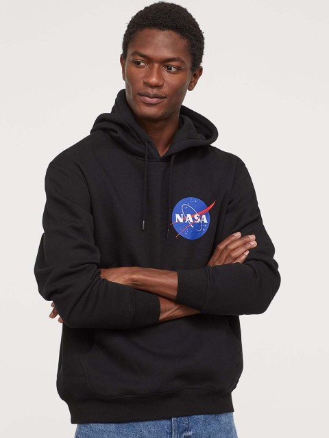 

H&M Men Black Printed Hooded Top