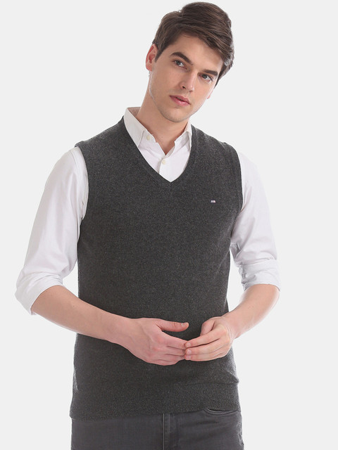 

Arrow Sport Men Grey Solid Pullover Sweater