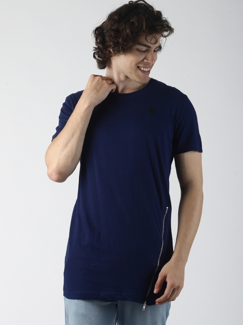 

SHELTR Men Navy Blue Solid Round Neck T-shirt