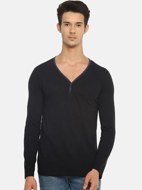 

BLISTON Men Black Solid Slim Fit V-Neck T-shirt