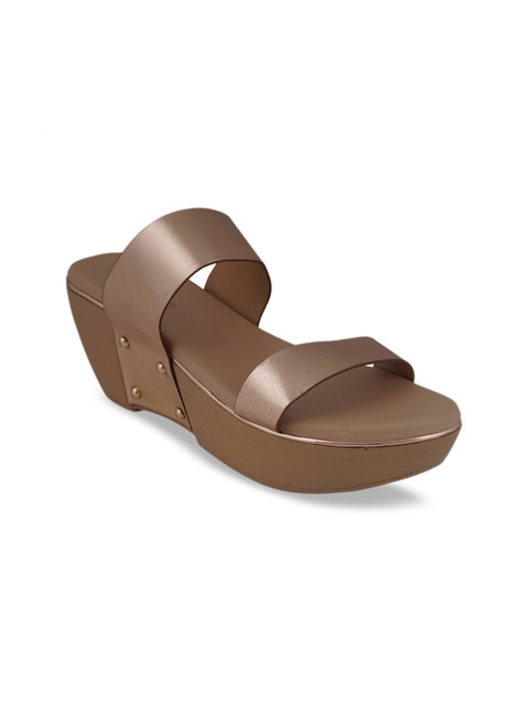 

pelle albero Women Brown Solid Wedges