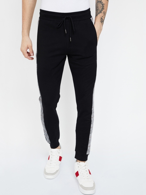 

Bossini Men Black Solid Joggers