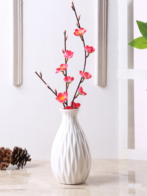 

TAYHAA White Handpainted Ceramic Textured Flower Vase