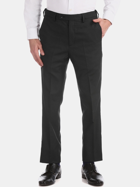 

Arrow Men Black Tapered Fit Solid Formal Trousers