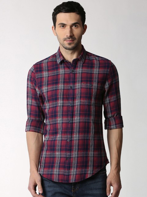 

Peter England Casuals Men Pink & Navy Blue Checked Slim Fit Casual Shirt