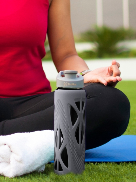 

TintBox Grey & Transparent Borosilicate Glass Water Bottle With Protective Silicone Sleeve
