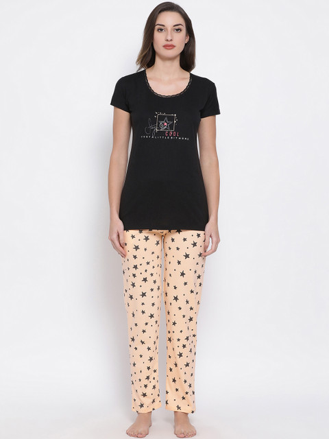 

Clovia Women Black & Yellow Printed Night Suit LS0481P13