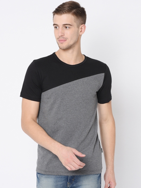 

Rigo Men Grey & Black Colourblocked Round Neck T-shirt