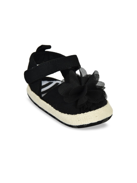 

Kiwi Girls Black Solid Canvas Ballerinas