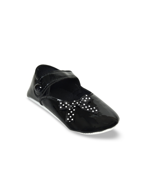 

Kiwi Girls Black Solid Ballerinas