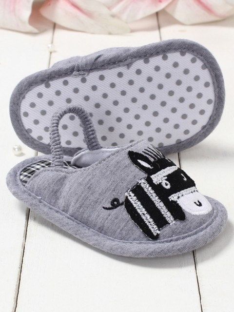 

Walktrendy Infants Grey Animal Applique Booties
